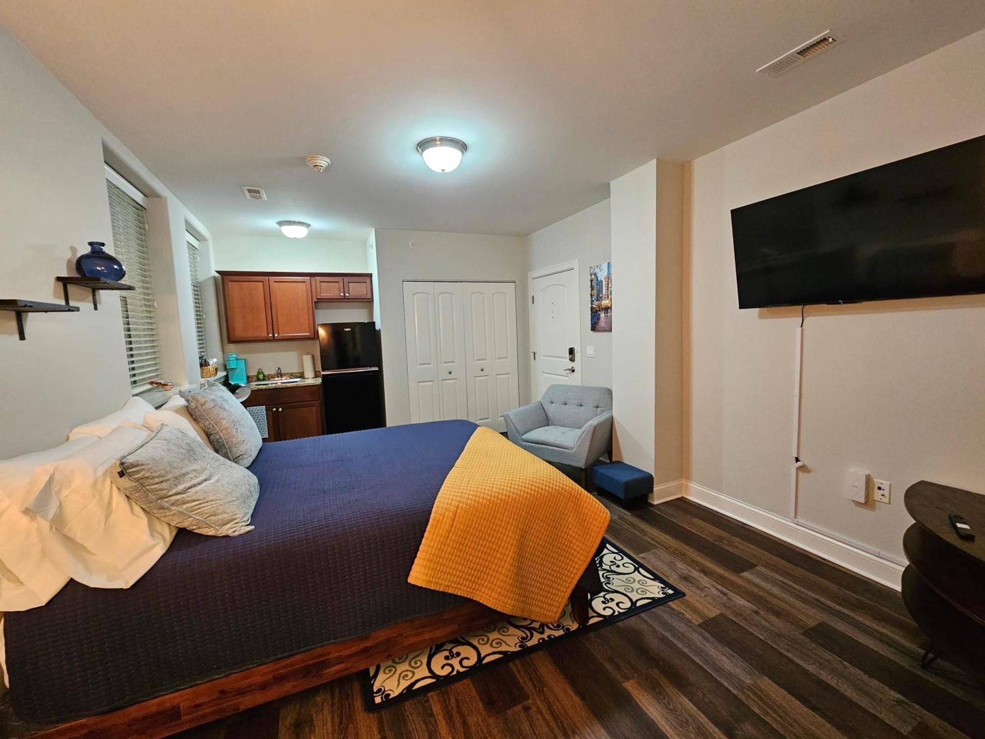 Cute + Cozy Studio At The Inman - 207 Champaign Exterior photo