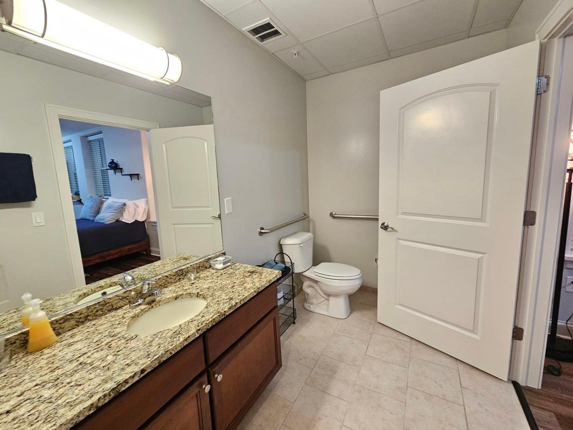 Cute + Cozy Studio At The Inman - 207 Champaign Exterior photo