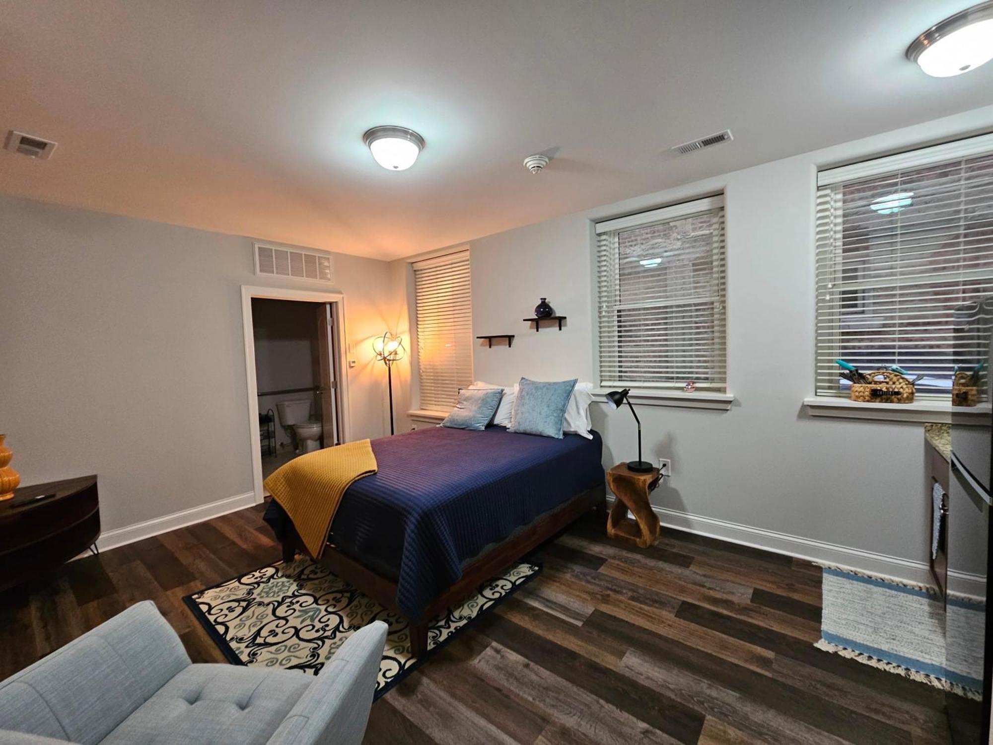Cute + Cozy Studio At The Inman - 207 Champaign Exterior photo